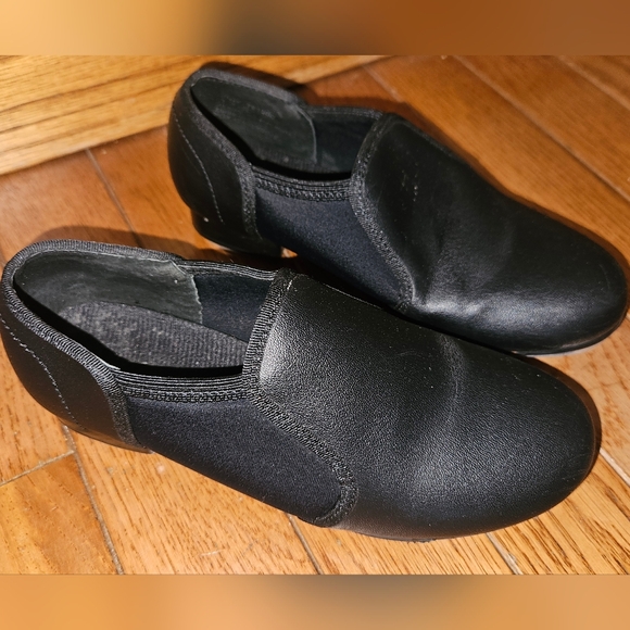 Size 13.5 Theatricals Girls Black Tap Shoes - Picture 1 of 2